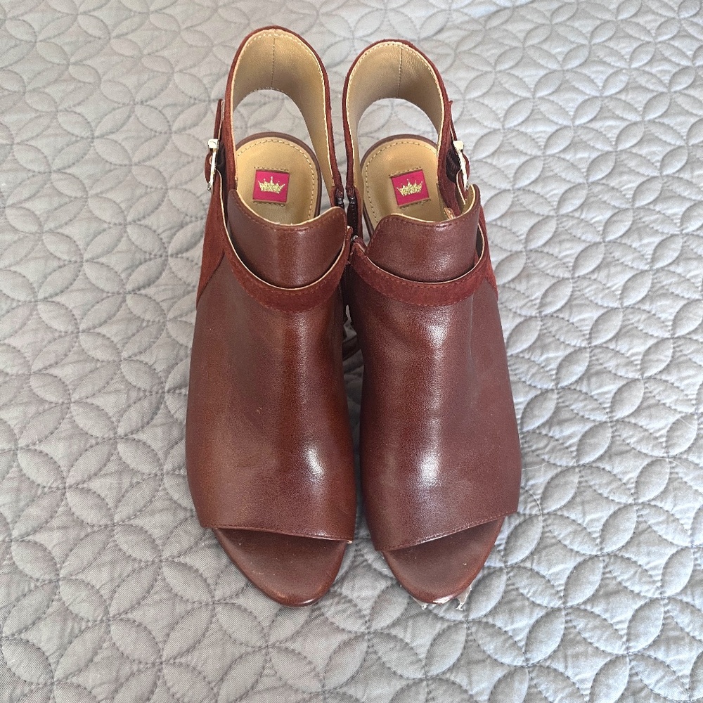 Elaine Turner brown genuine Leather heel size 7.5